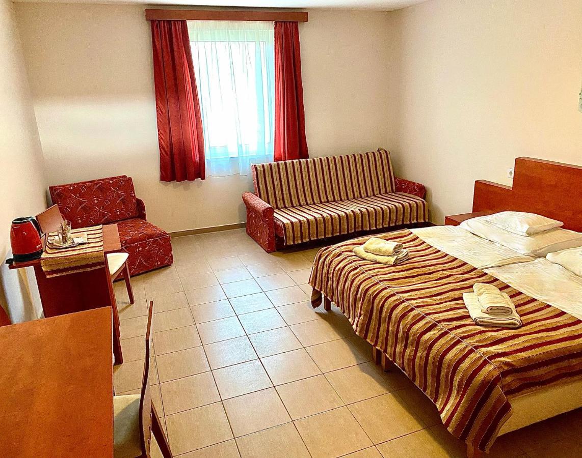 Ligetalja Termal Hotel Peneszlek Buitenkant foto
