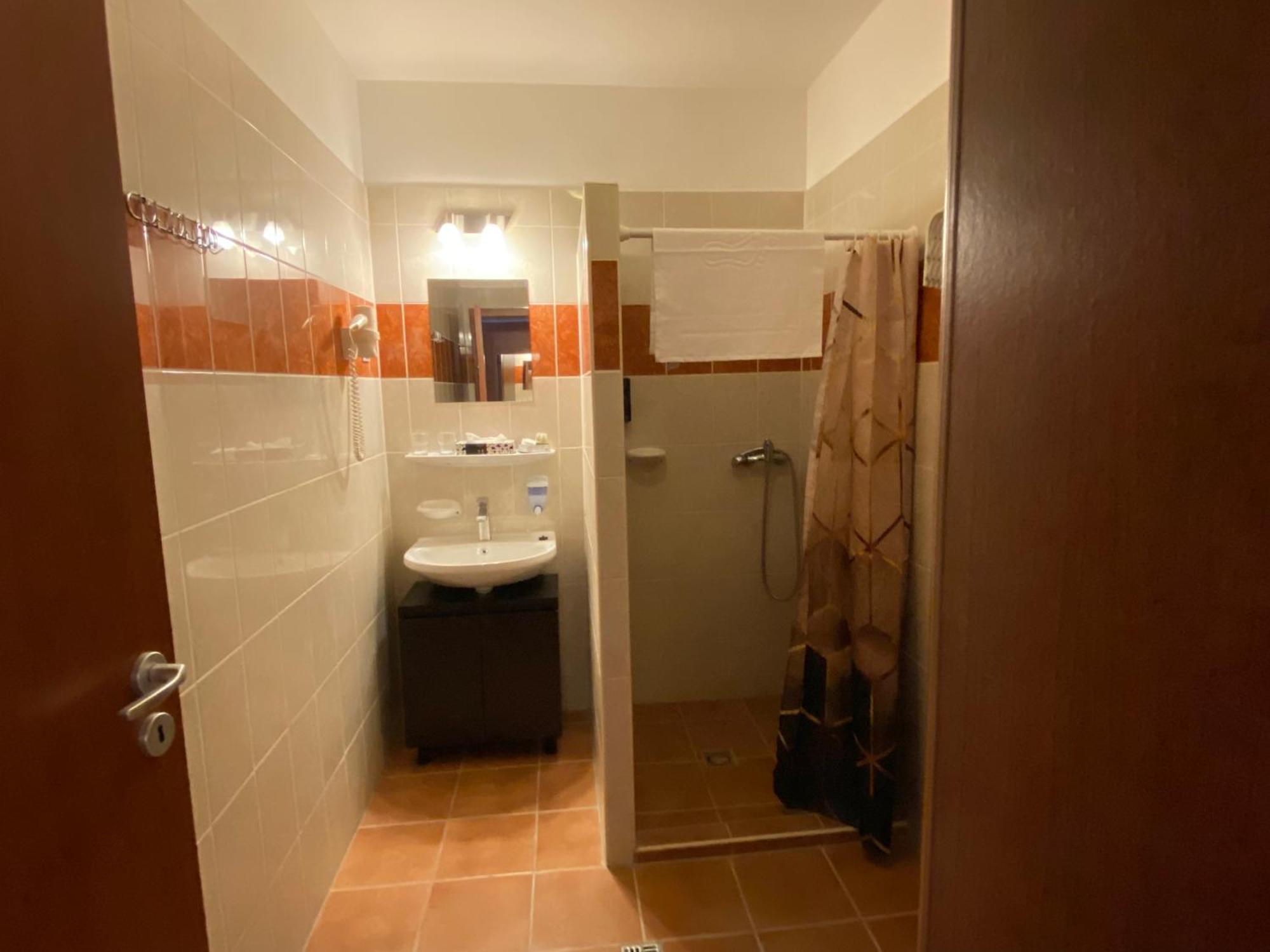 Ligetalja Termal Hotel Peneszlek Buitenkant foto